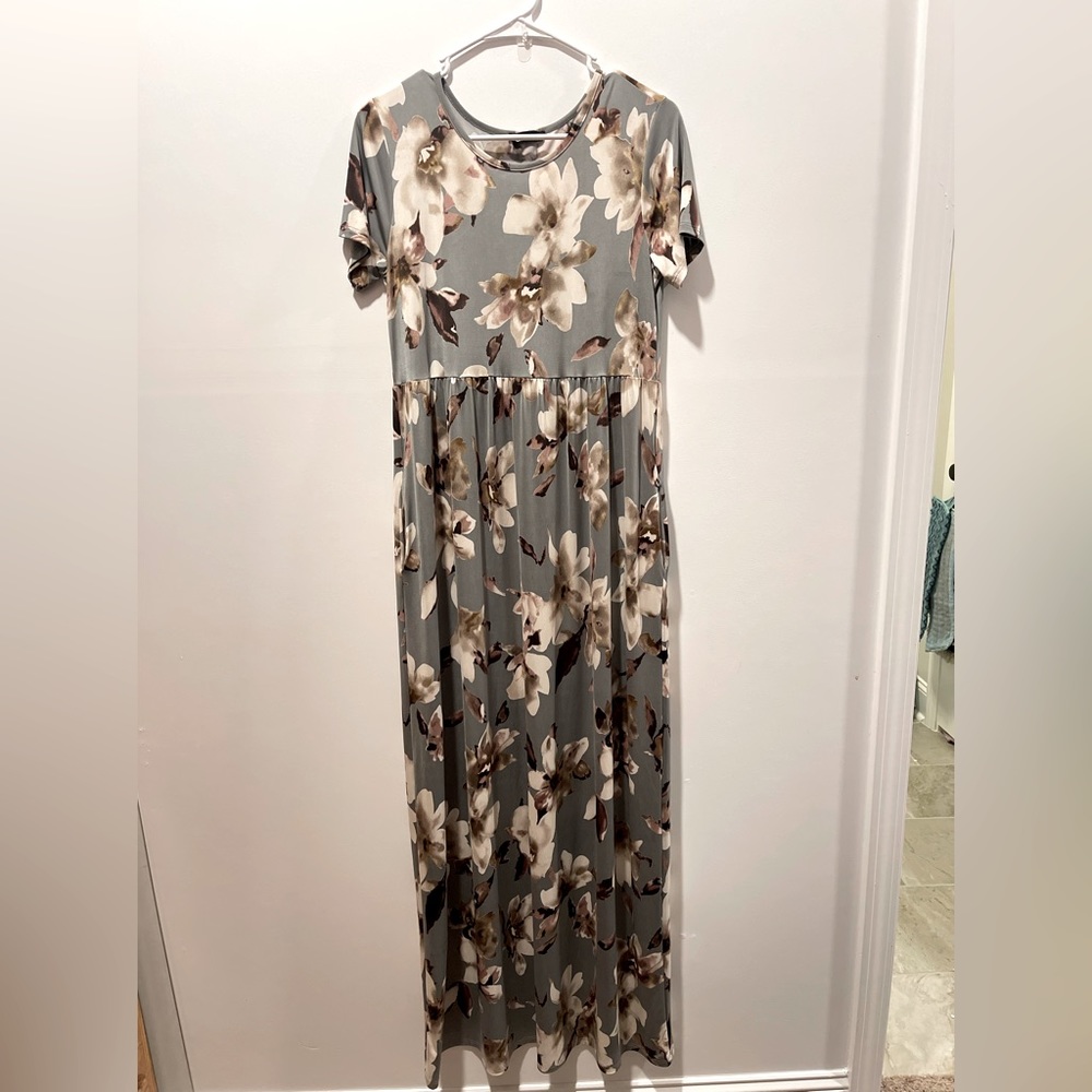 Heimish boutique gray and flower maxi.